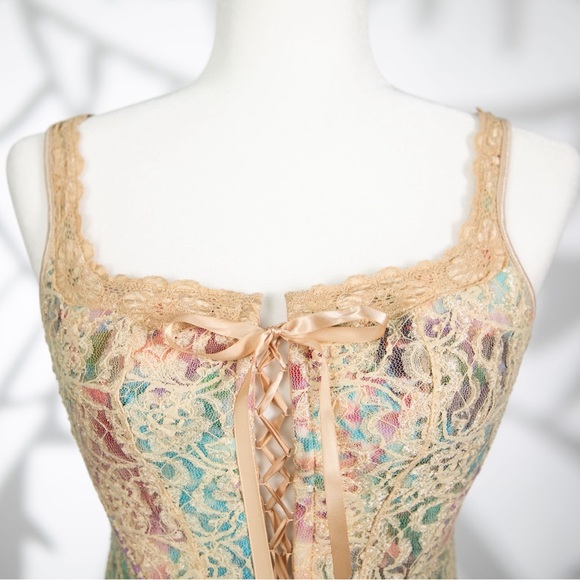 SOLD - Marciano Stunning Lace Corset, Size Small (Never Worn, Made in Canada) - Picture 3 of 7